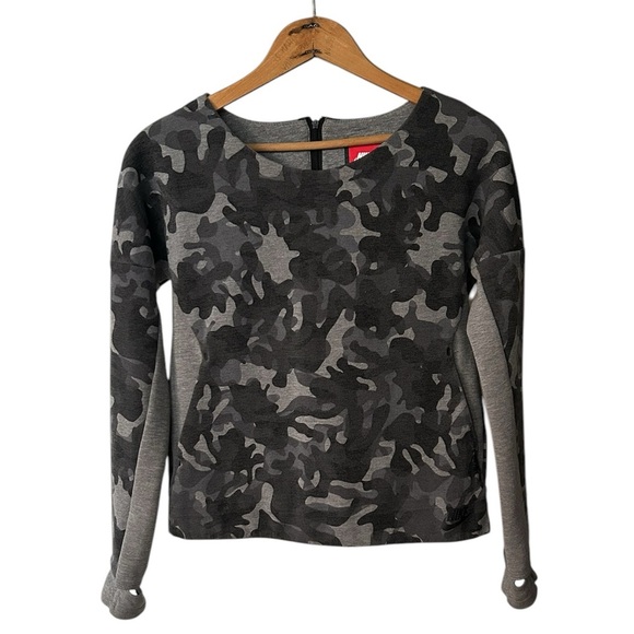 🔥Nike | Women’s grey camouflage color block back zip crewneck top, thumb hole XS - Picture 3 of 16